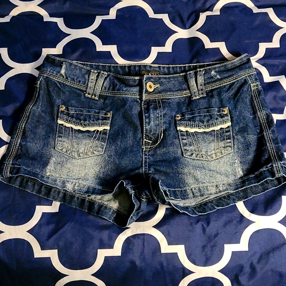 UK2LA - Super Cute Jean Shorts! - Picture 1 of 6